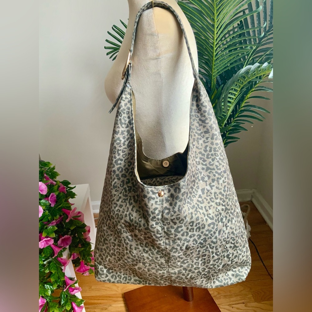 NWT ANTHROPOLOGIE LOVE KNOT SLOUCHY TOTE W/POUCH - Picture 9 of 12